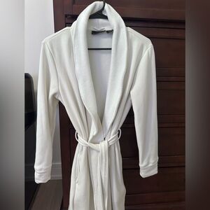 House of Harlow 1960 Classic Cream Plush Spa Robe
